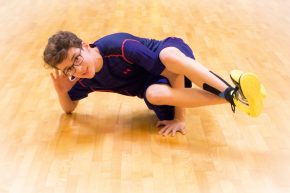 Therapeutisch wertlos, aber cool - unser Model Max Rosenberger beim Breakdance