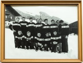 Das österr. Skinationalteam anno dazumal: Hintere Reihe: Nenning (†), Tritscher, Messner, Schranz, Huber (†), Bleiner, Rofner, Sailer, Sodat Vorne: Digruber, Zwilling, Loidl, Matt, Cordin