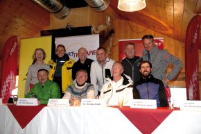 Round table in der Bärenhütte – Hinten von links: Mag. Doris Auer, Prim. Dr. Reinhold Dallinger, Dr. Josef Wiesauer, Dr. Florian Dirisamer, Dr. Max. Wipplinger, PD Dr. Christian Hoser vorne: Dr. Karl Ahammer, Prof. Reinhard Waldenberger, Dr. Christian Patsch, Dr. Simone Danese