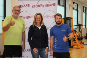 Dr. Hubert Gärtner, Distriktsgovernor Österreich Mitte, Alex Gadola von Sport Thieme und Mag. Andreas Zauner von der Sporttherapie Linz freuen sich über die erfolgreiche Aktion